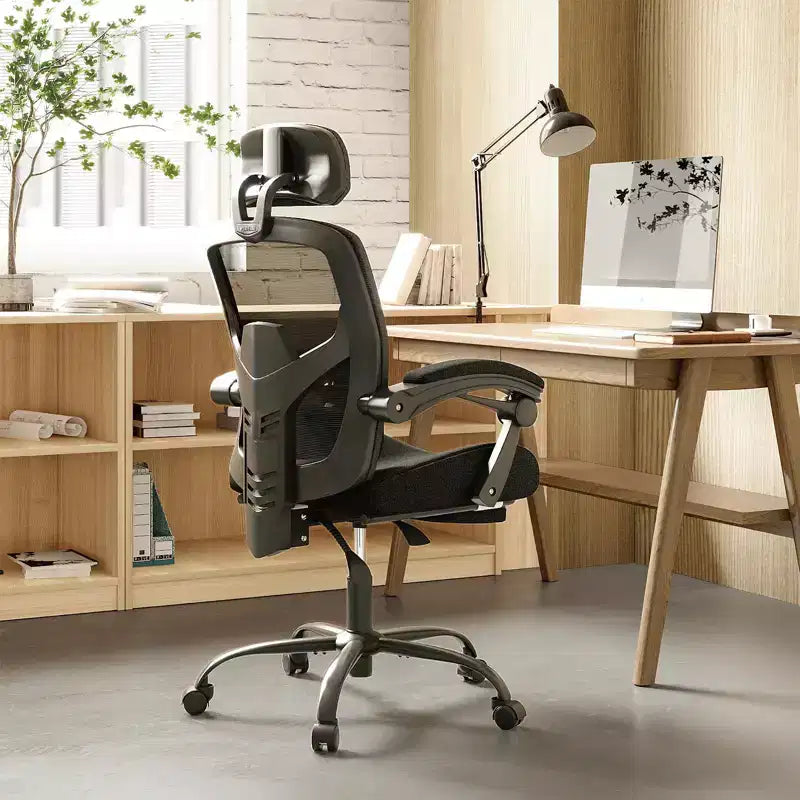 Sedia da ufficio ergonomica con poggiapiedi retrattile, sedia da gaming
