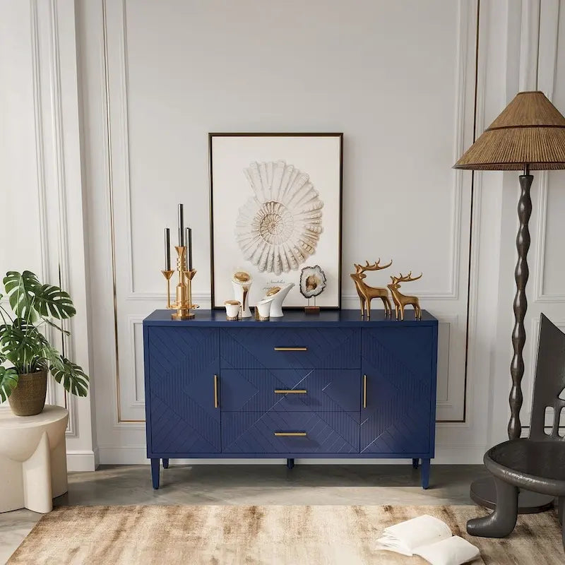 Credenza funzionale con effetto intagliato